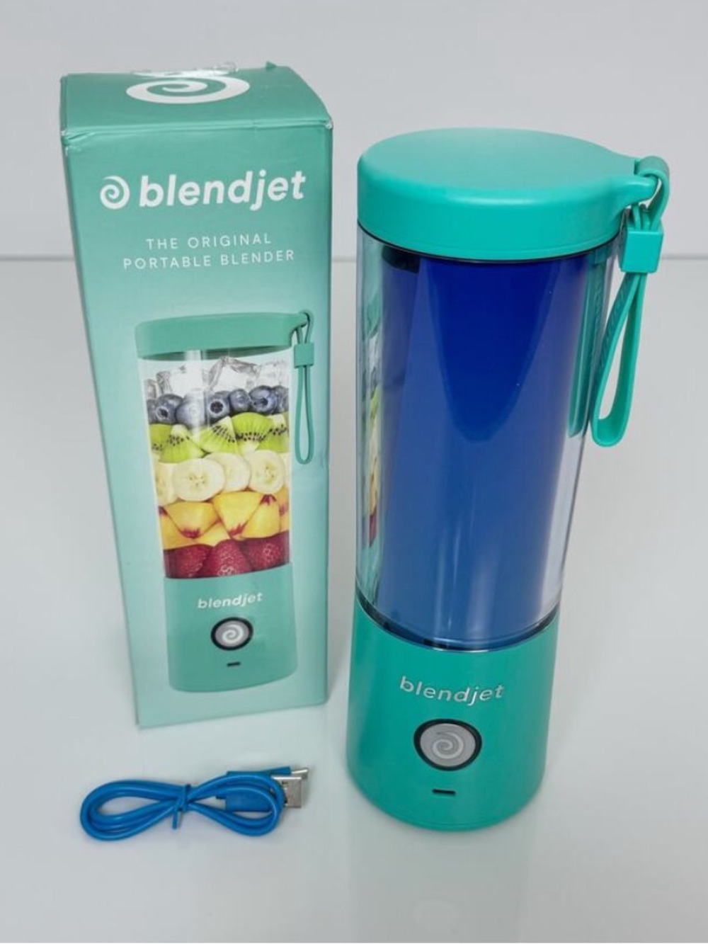 BLENDJET NWT Portable Blender in Mint & Blue. Designed With Love in California.